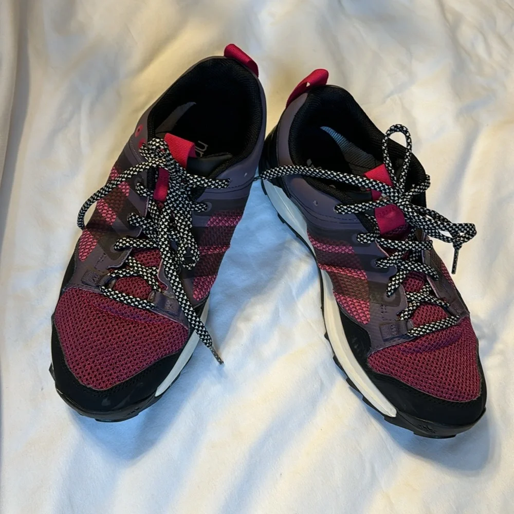 Women’s Adidas TRAXION size 8 running KANADIA TR7 pink, purple, black white EUC - Picture 6 of 7